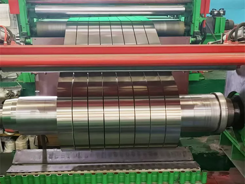 Automatic aluminum slitting machine for transformer strip and cable armoring applications