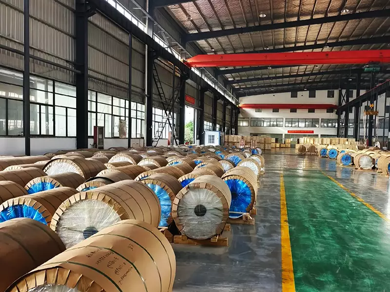 1100 aluminum foil coils protected with moisture-resistant materials on wooden pallets for export delivery