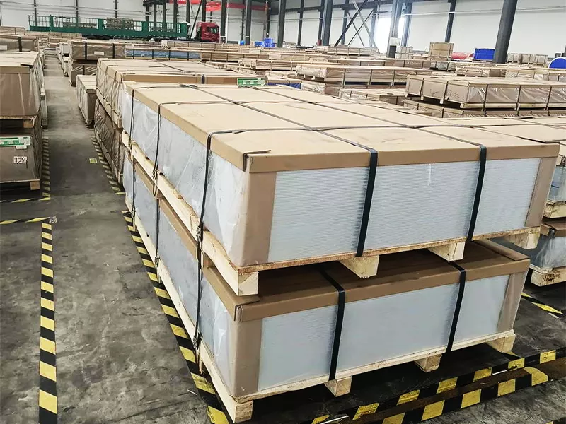 Haomei Aluminum工場で輸出準備が整ったアルミニウム板1100枚