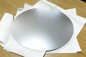 Disco circular de aluminio plateado