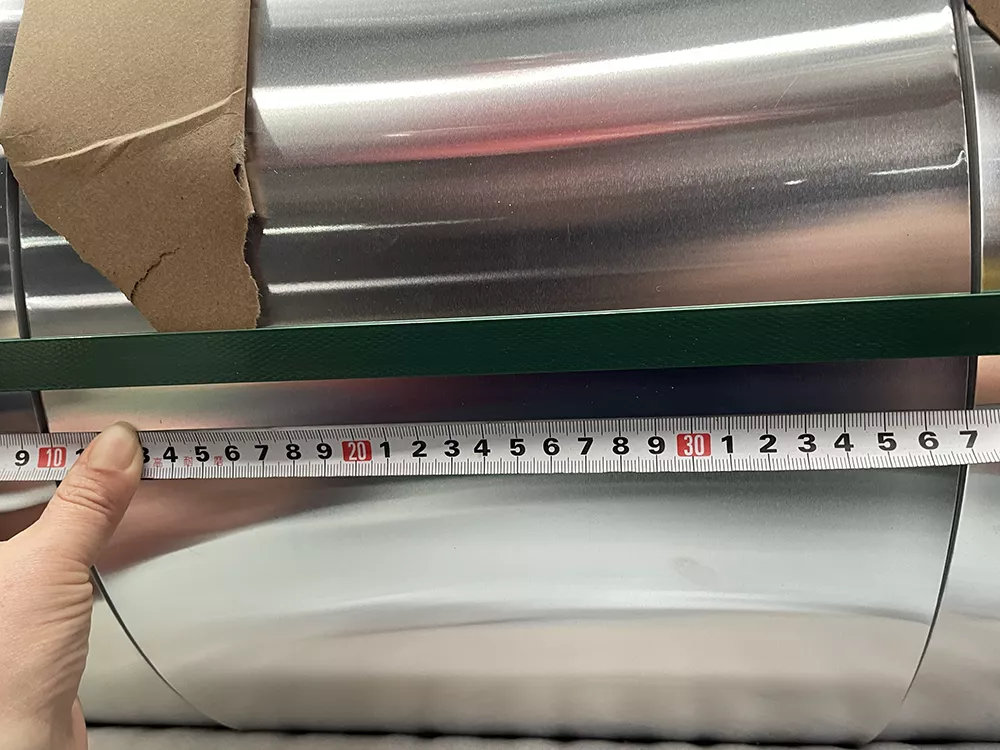 3003アルミニウムコイルの寸法公差試験(製造品質管理検査中)