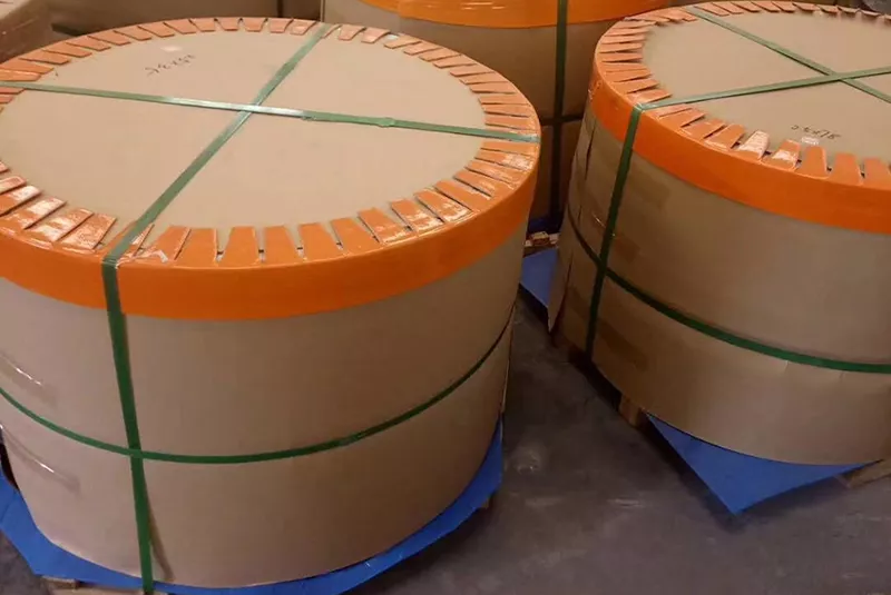 Export packaging of aluminum discs on moisture-proof wooden pallets
