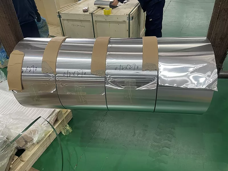 Aletas de alumínio sem revestimento são enroladas em bobinas cortadas com precisão, 0, 12 × 270 mm